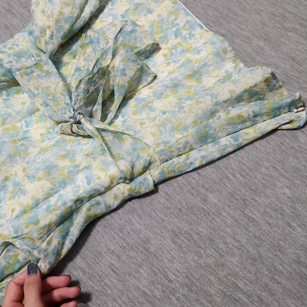 Y2K ANN TAYLOR 100% Silk Sheer Ditsy Floral Ruffled V-Neck Summer Blouse Top - Picture 12 of 15